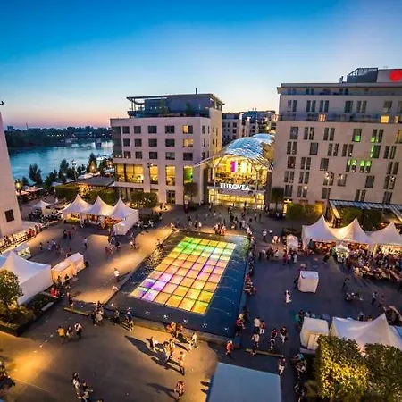 The Blue Church Family Old Town Pozsony